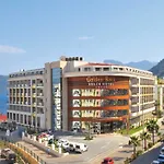 Hotell Golden Rock 5*