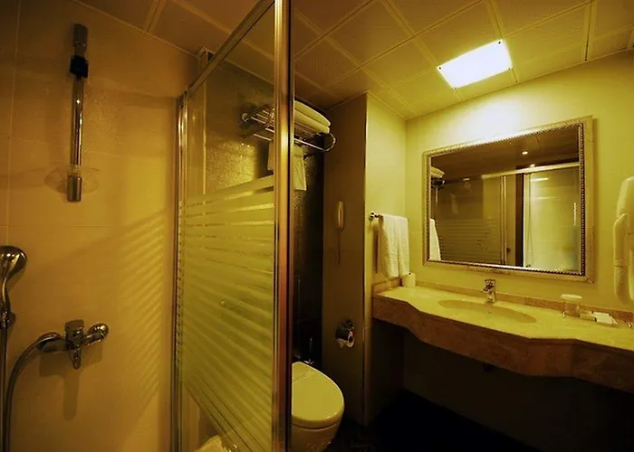 Hotel Golden Rock 5*