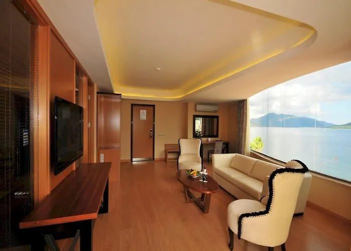 Hotel Golden Rock 5*