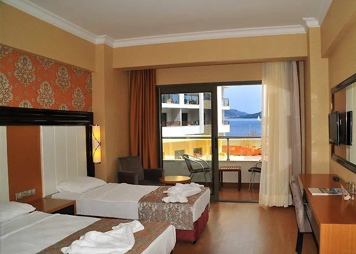 Hotel Golden Rock