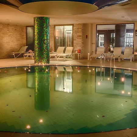 호텔 Golden Rock 말마리스