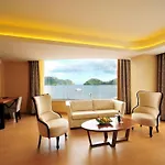 Hotel Golden Rock 5*