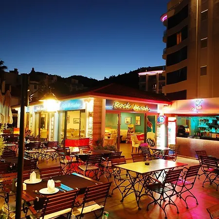 Ξενοδοχείο Golden Rock 5*