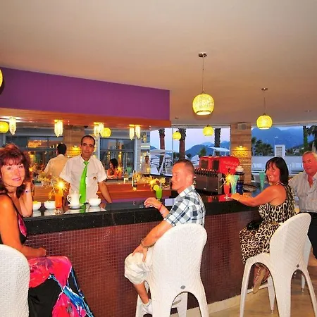 Ξενοδοχείο Golden Rock 5*