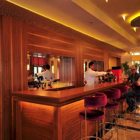金岩石海滩酒店 5* 马尔马里斯