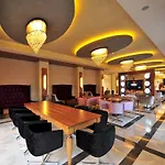 מלון Golden Rock