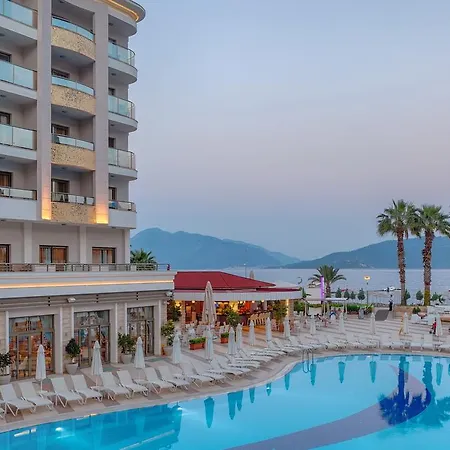 ホテル Golden Rock