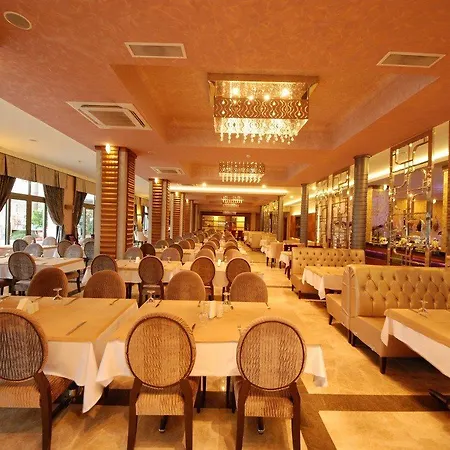 فندق جولدن روك بيتش مرمريس