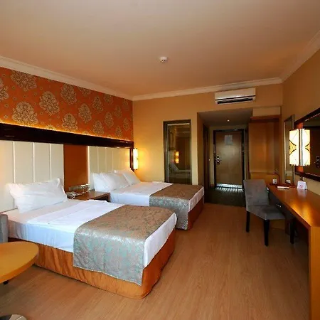 جولدن روك بيتش