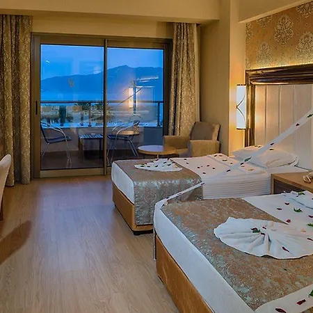 جولدن روك بيتش مرمريس