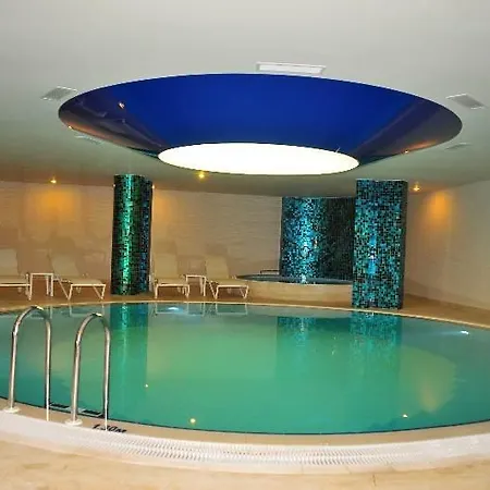 جولدن روك بيتش 5*