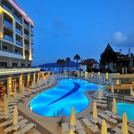 ホテル Golden Rock