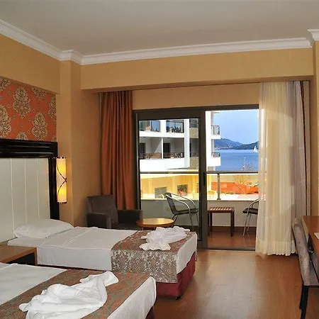 فندق جولدن روك بيتش