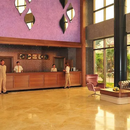 فندق جولدن روك بيتش