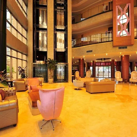 ホテル Golden Rock マルマリス