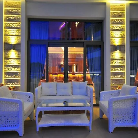 جولدن روك بيتش 5*