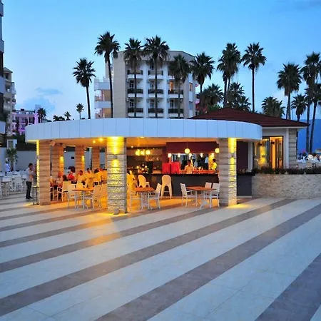 جولدن روك بيتش 5*